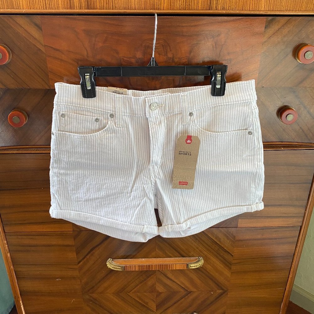 Super cute NWT Levi's white and gray striped mid length denim shorts